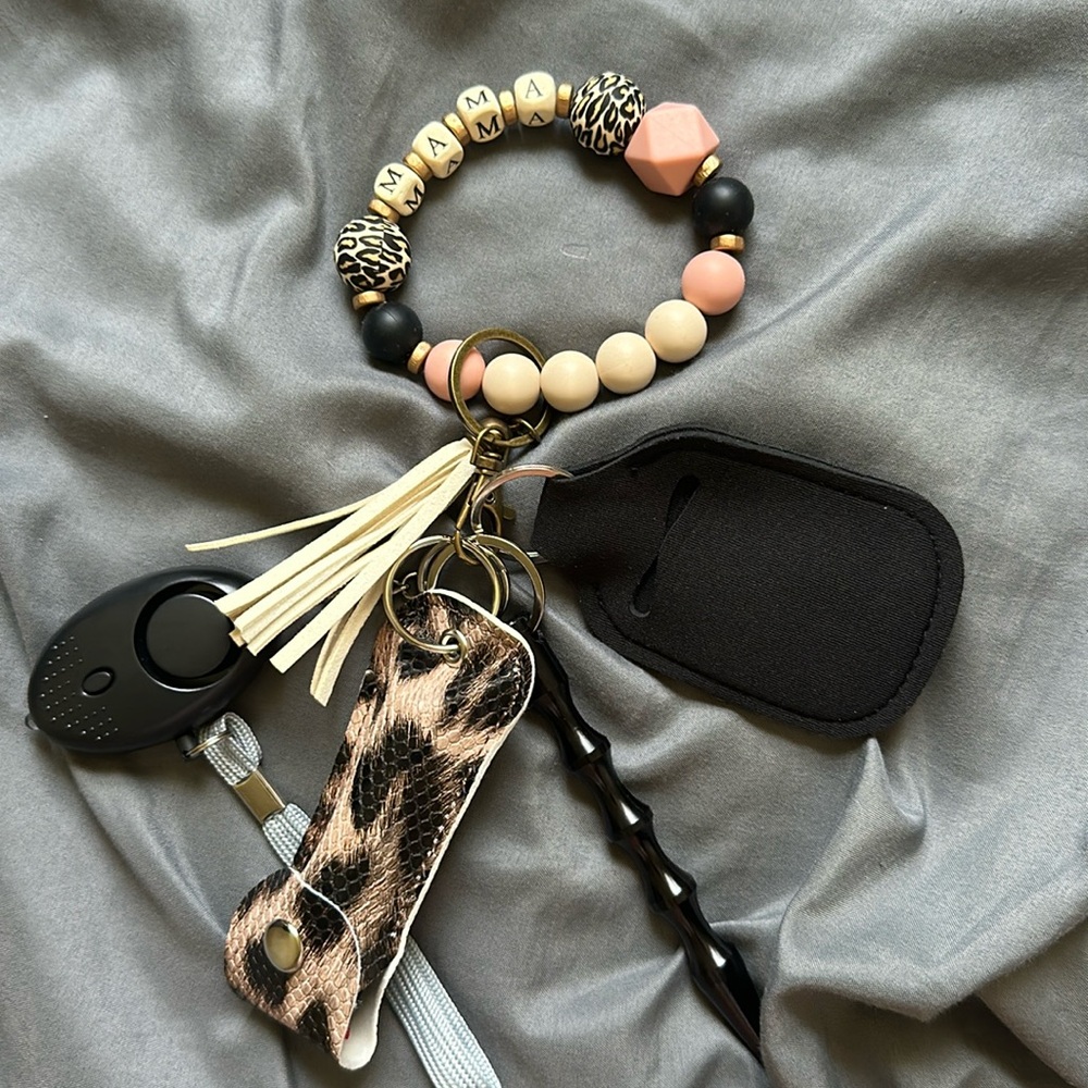 Mama beaded keychain